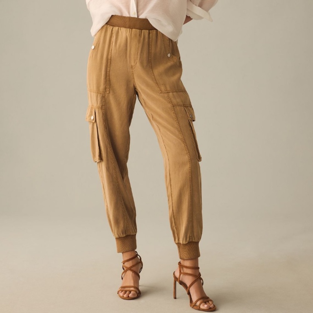By Anthropologie Cargo Joggers 
Large petite 
EUC worn 3 times